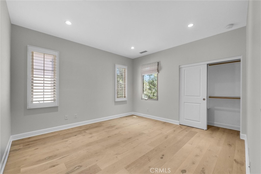 61 Acorn Glen