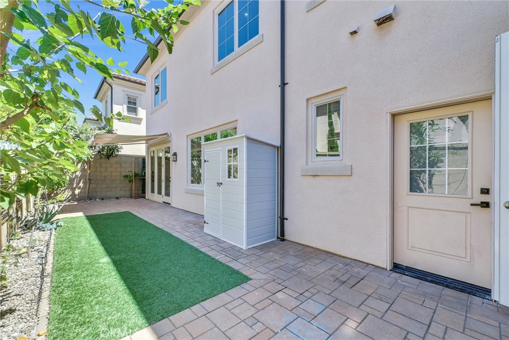61 Acorn Glen