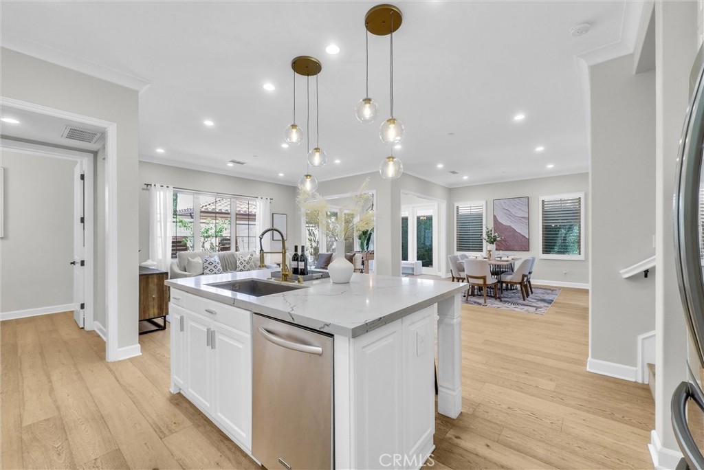 61 Acorn Glen