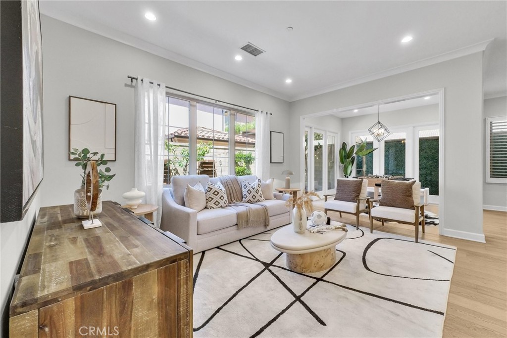 61 Acorn Glen