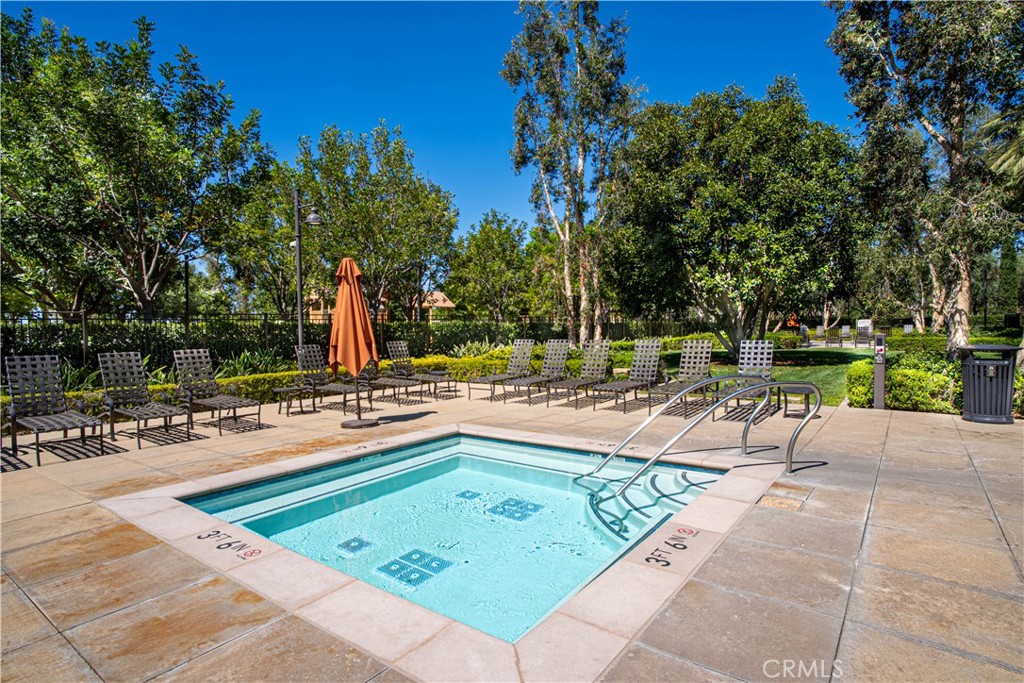 61 Acorn Glen