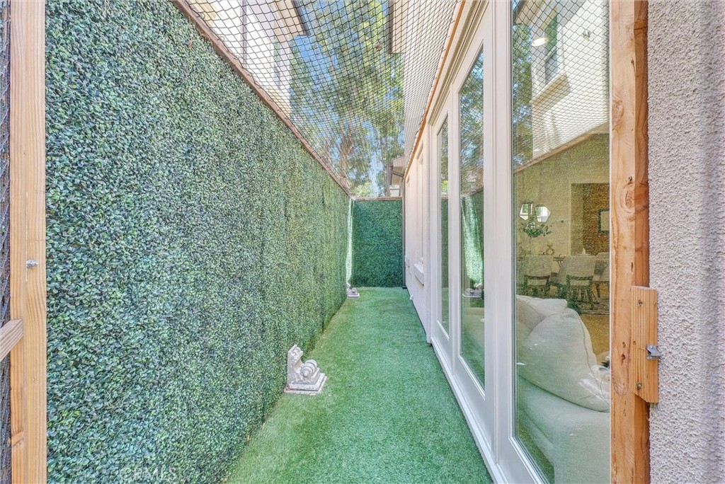 61 Acorn Glen