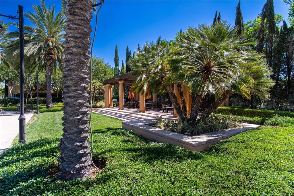 61 Acorn Glen