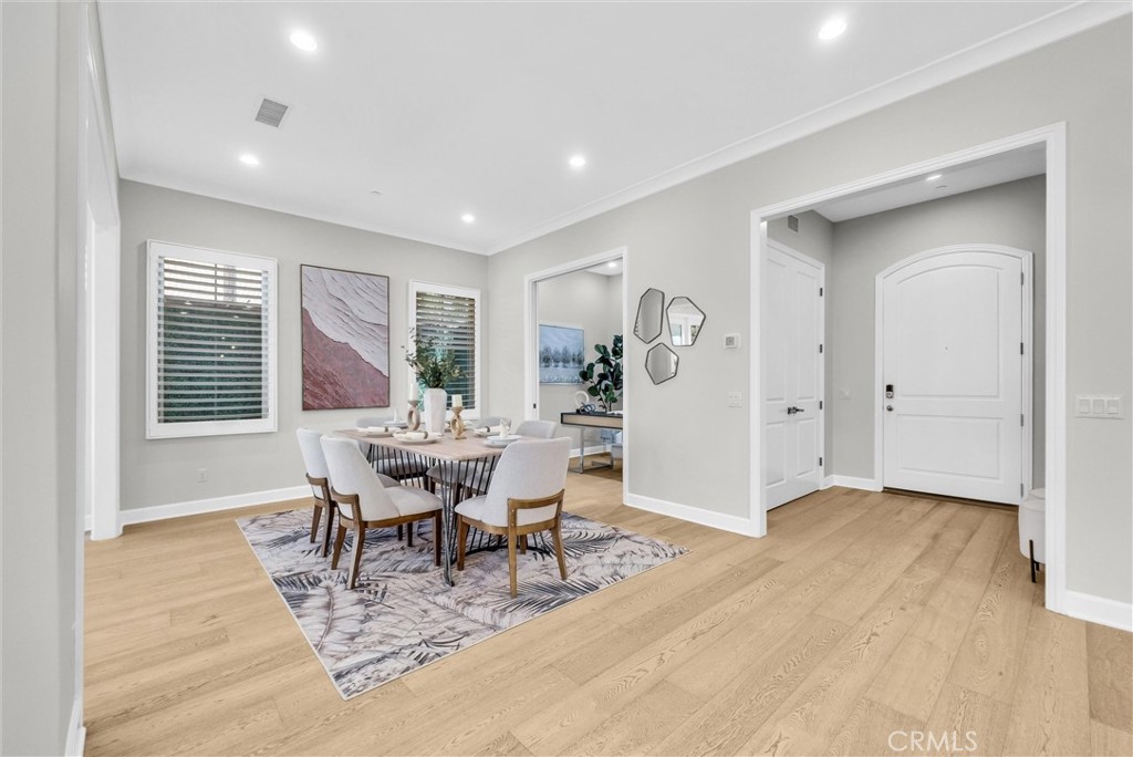 61 Acorn Glen