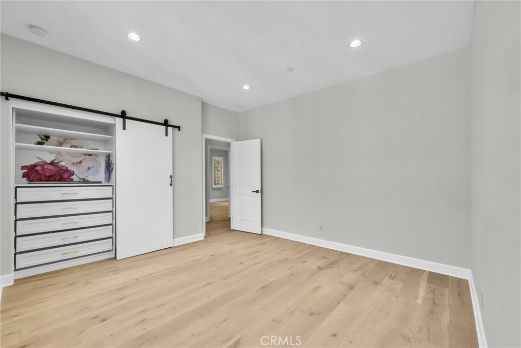 61 Acorn Glen