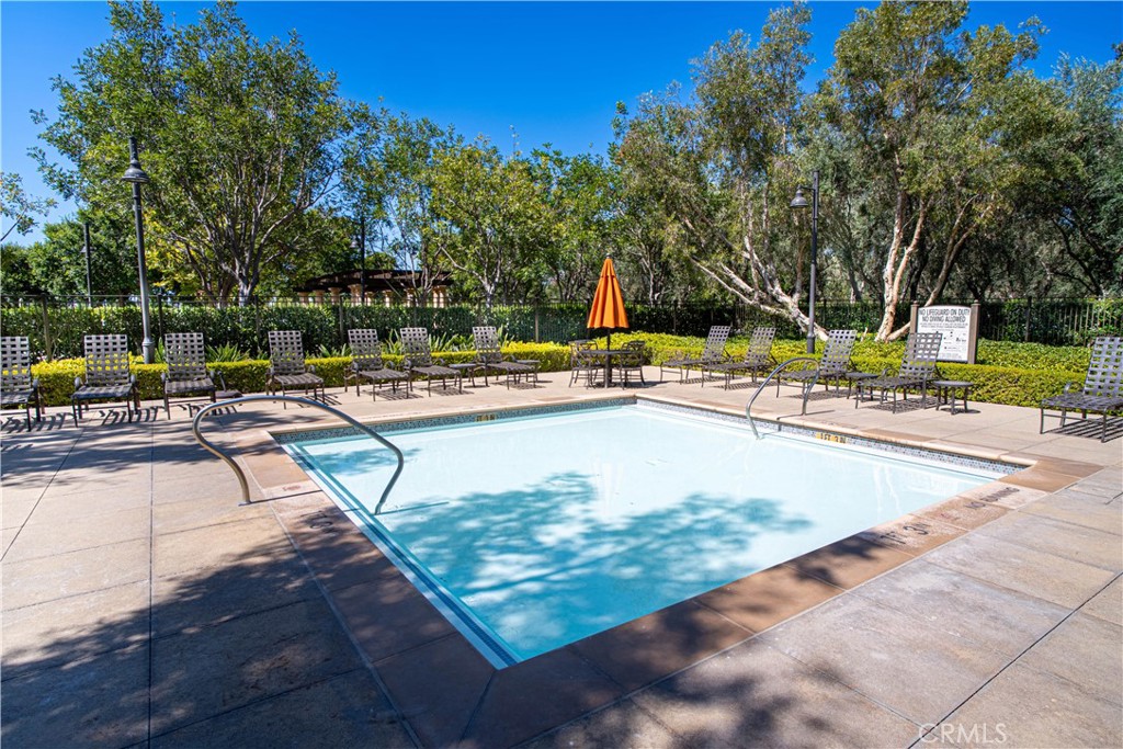 61 Acorn Glen