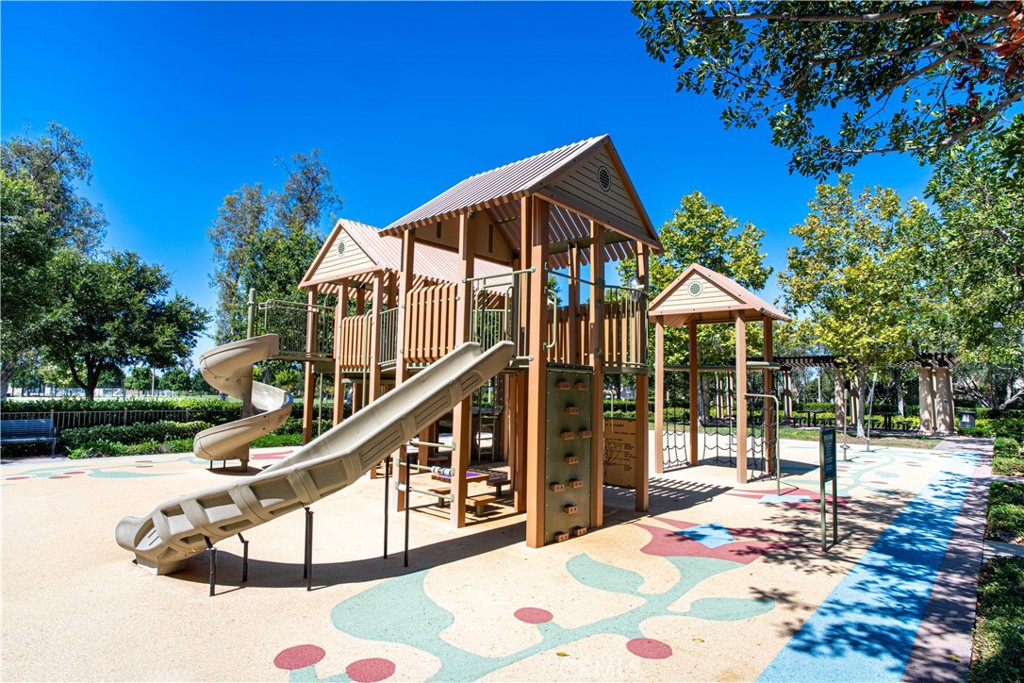61 Acorn Glen