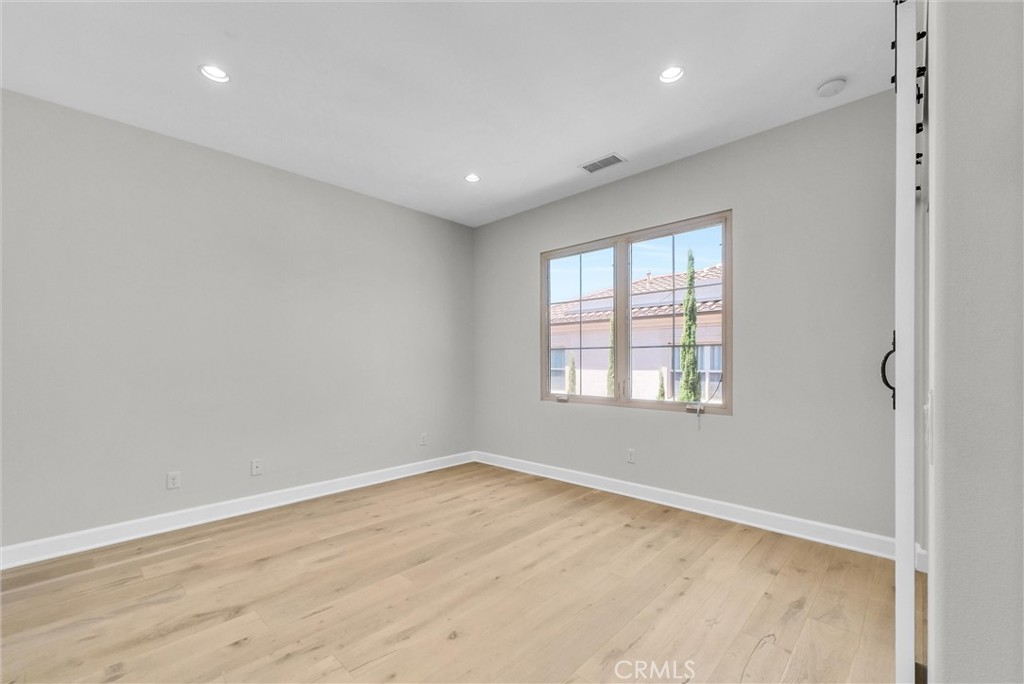 61 Acorn Glen