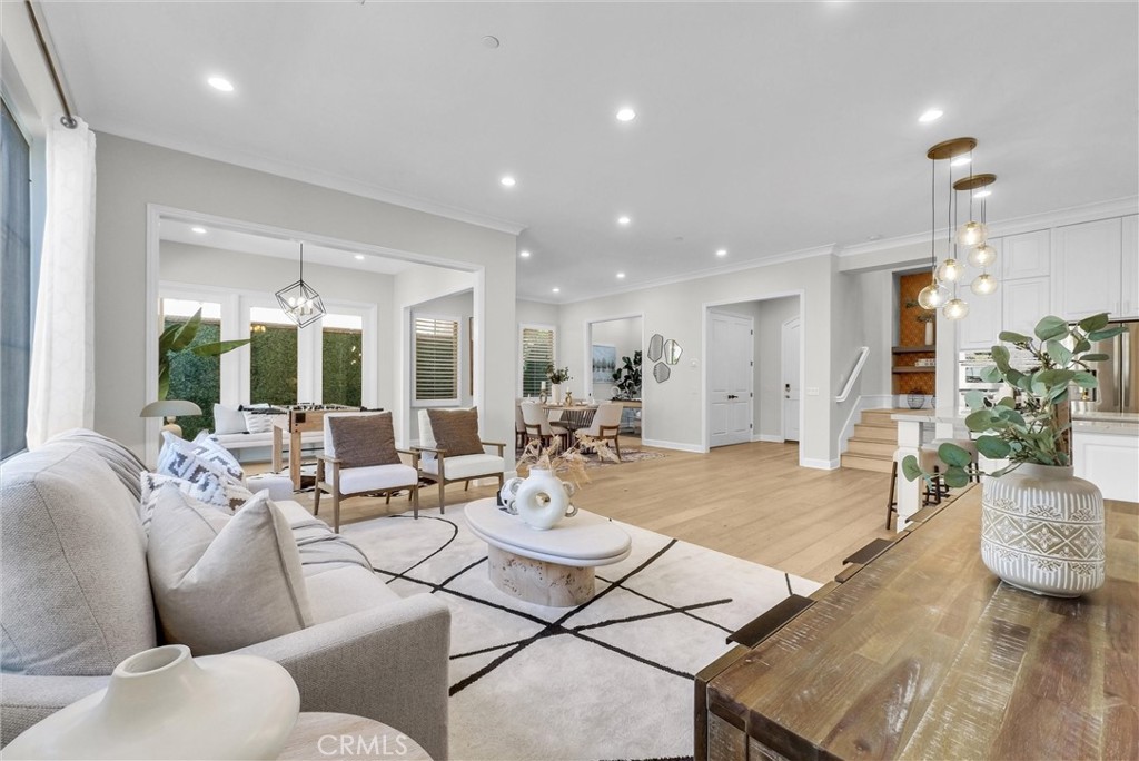 61 Acorn Glen