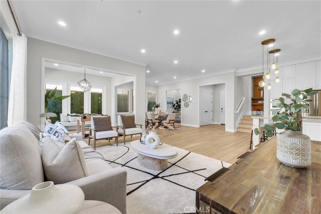 61 Acorn Glen