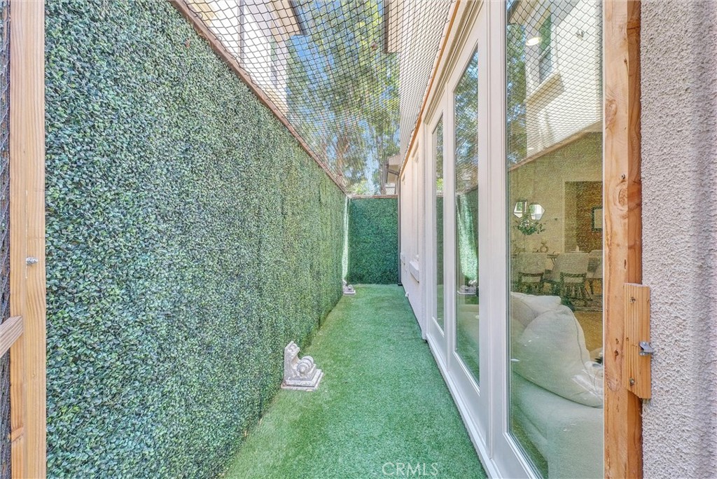61 Acorn Glen