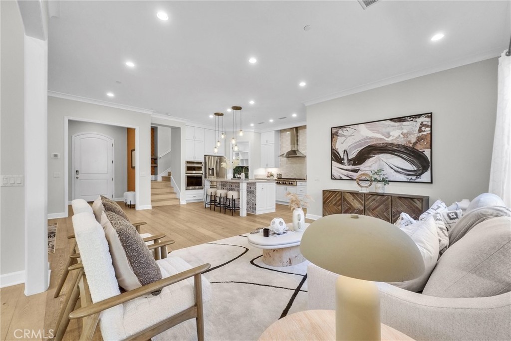 61 Acorn Glen