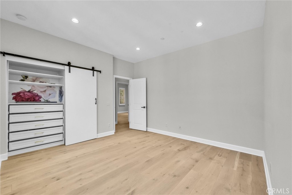 61 Acorn Glen