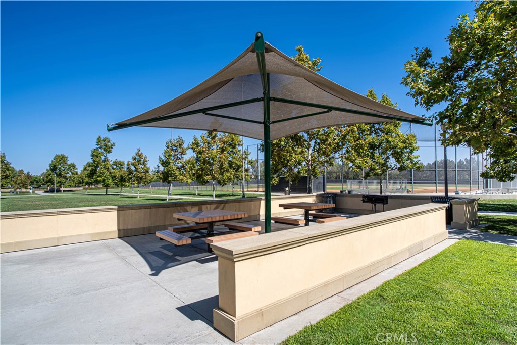 61 Acorn Glen