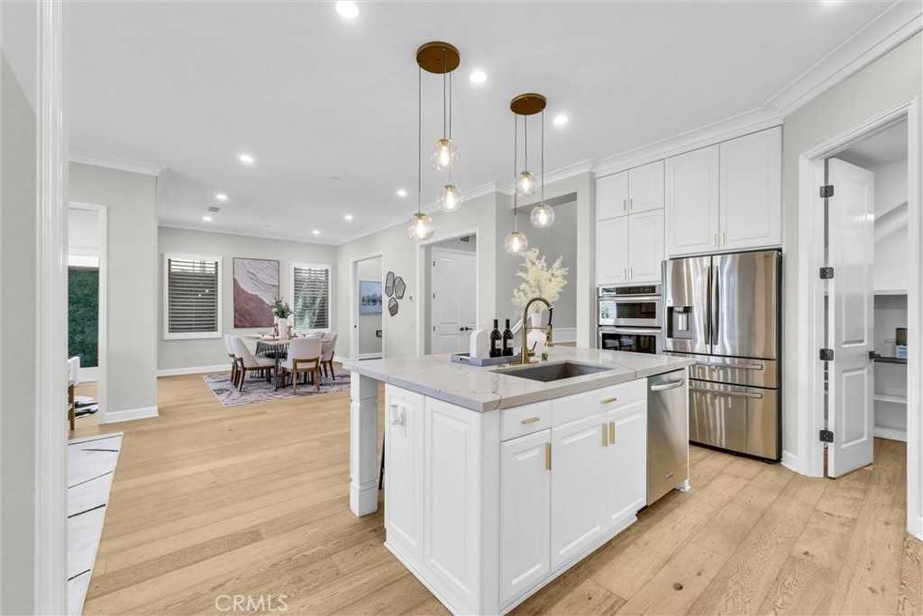 61 Acorn Glen