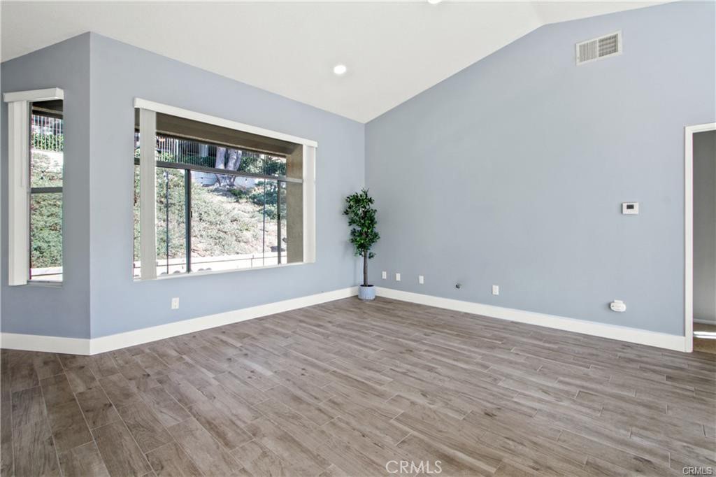 19431 Rue De Valore 49A