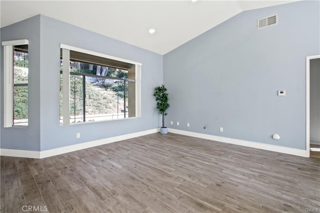 19431 Rue De Valore 49A