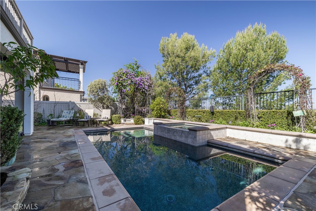 2589 N Promontory