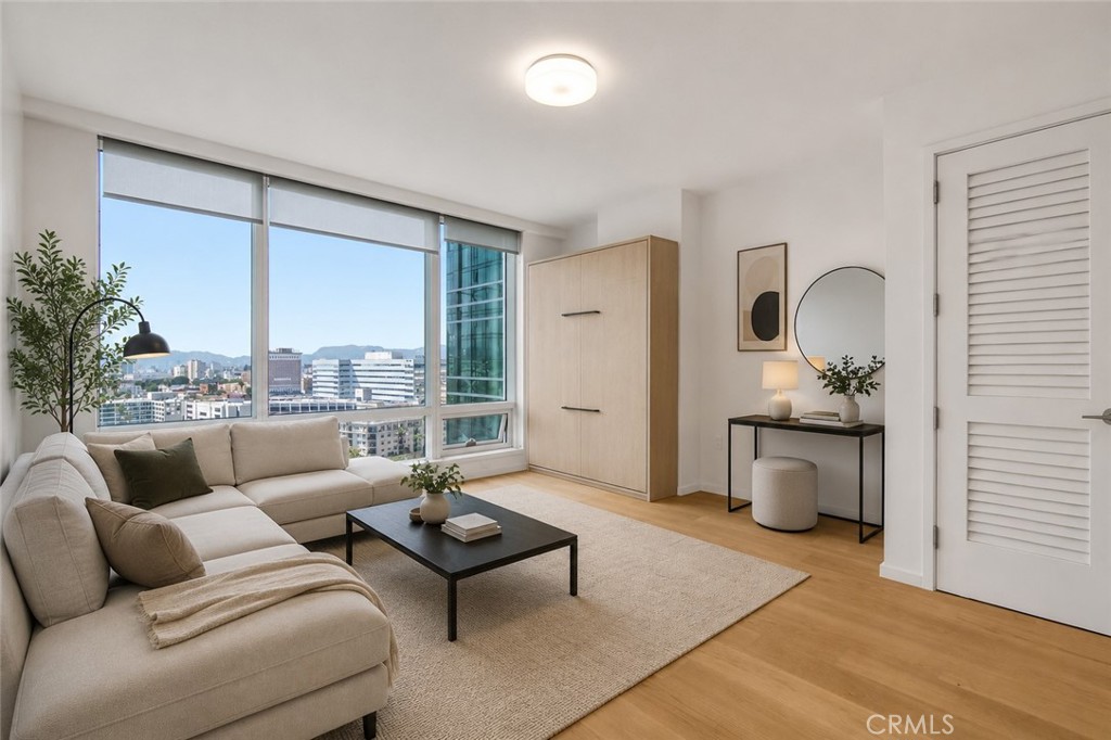 877 Francisco Street 1818
