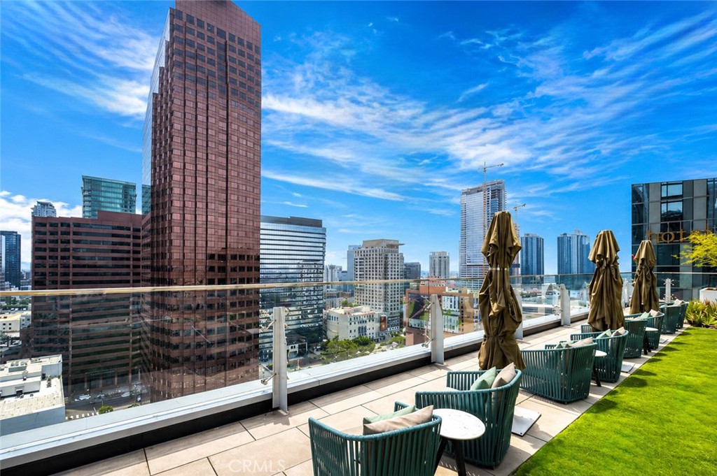 877 Francisco Street 1818