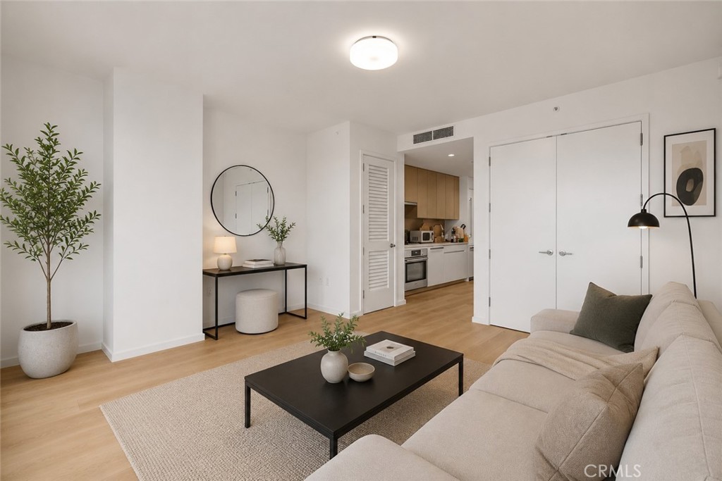 877 Francisco Street 1818