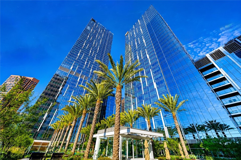 877 Francisco Street 1818