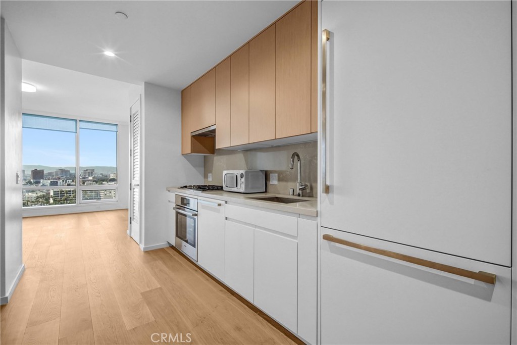 877 Francisco Street 1818