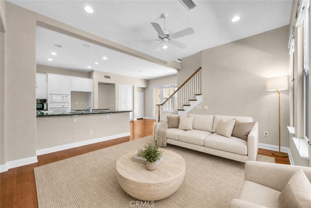 23 Carpenteria