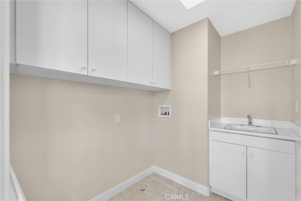 23 Carpenteria
