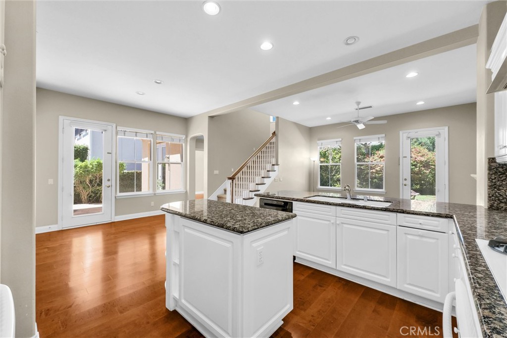 23 Carpenteria