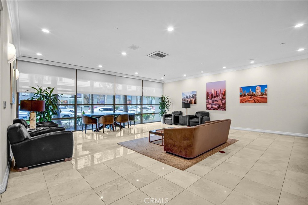 600 W 9th 1103