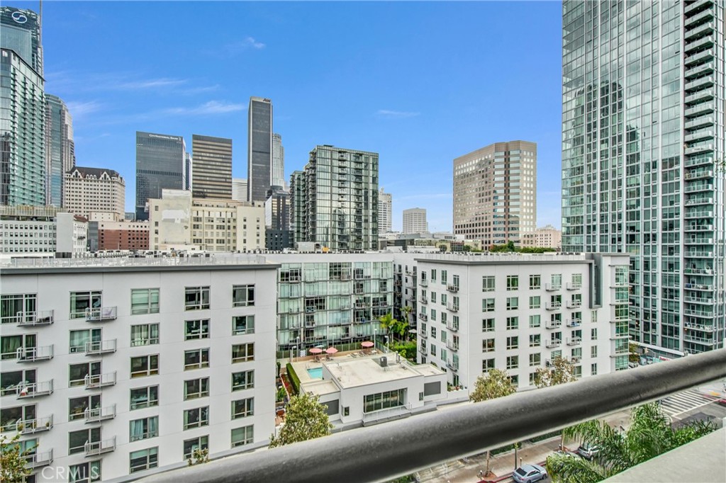 600 W 9th 1103