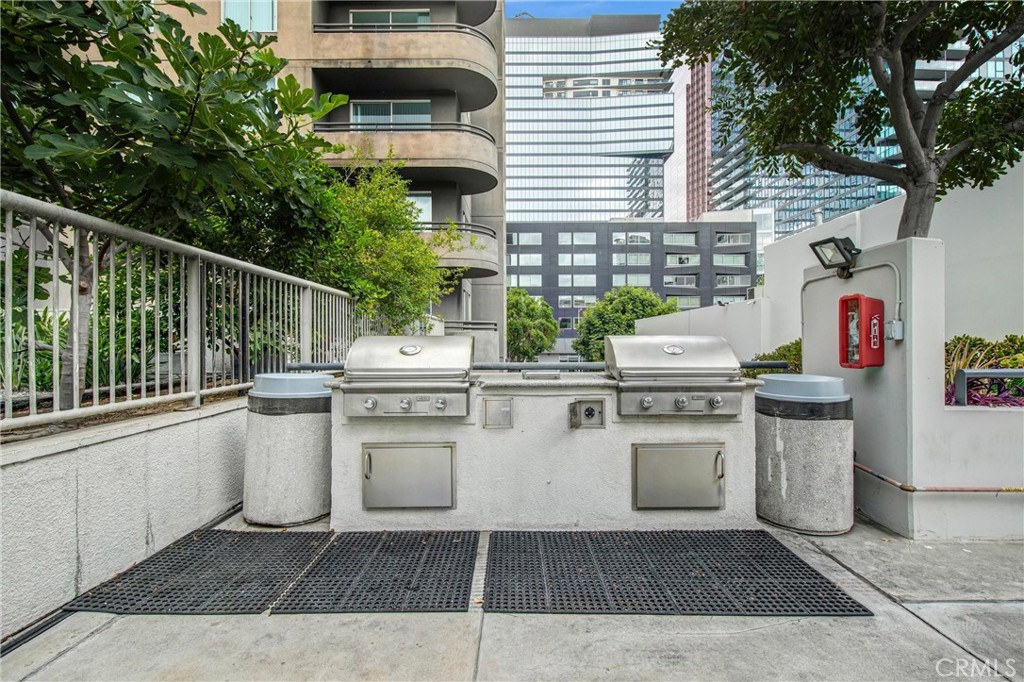 600 W 9th 1103