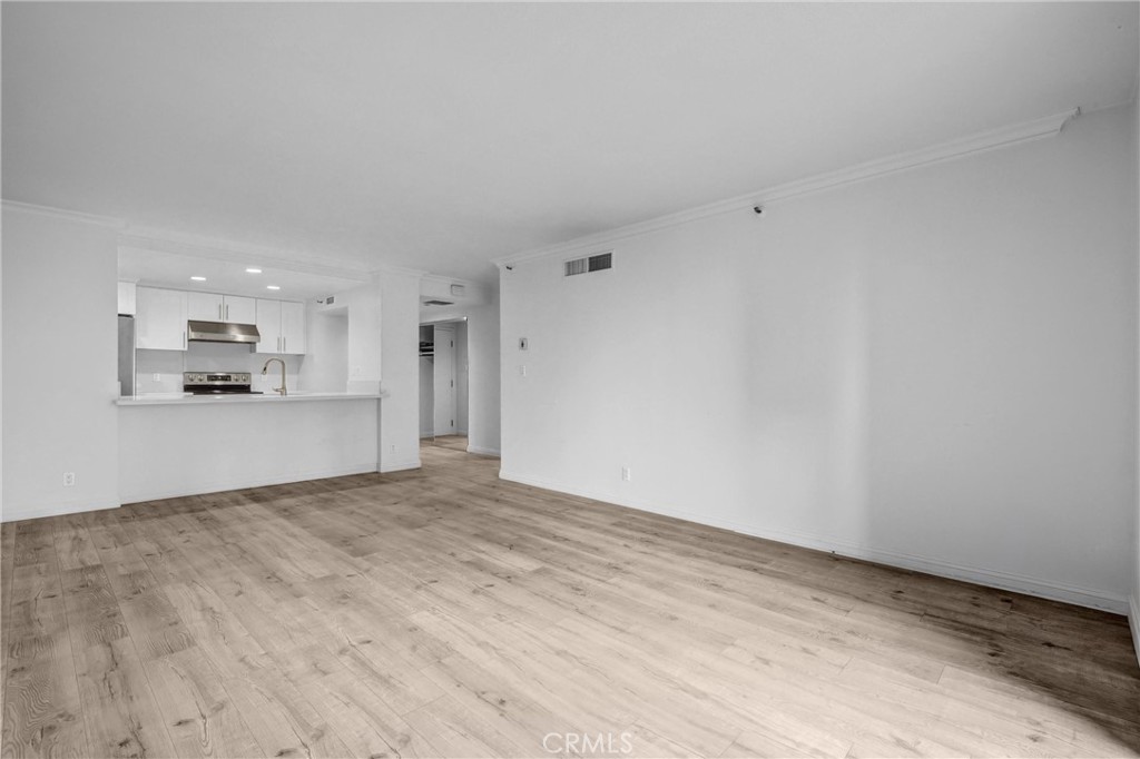 600 W 9th 1103