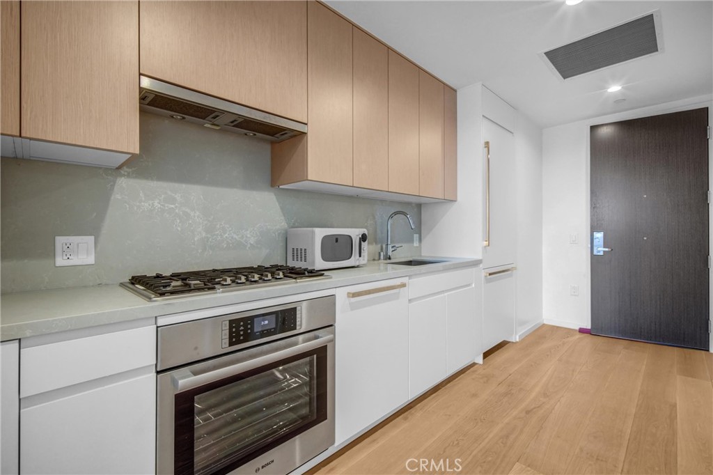 877 Francisco Street 1818