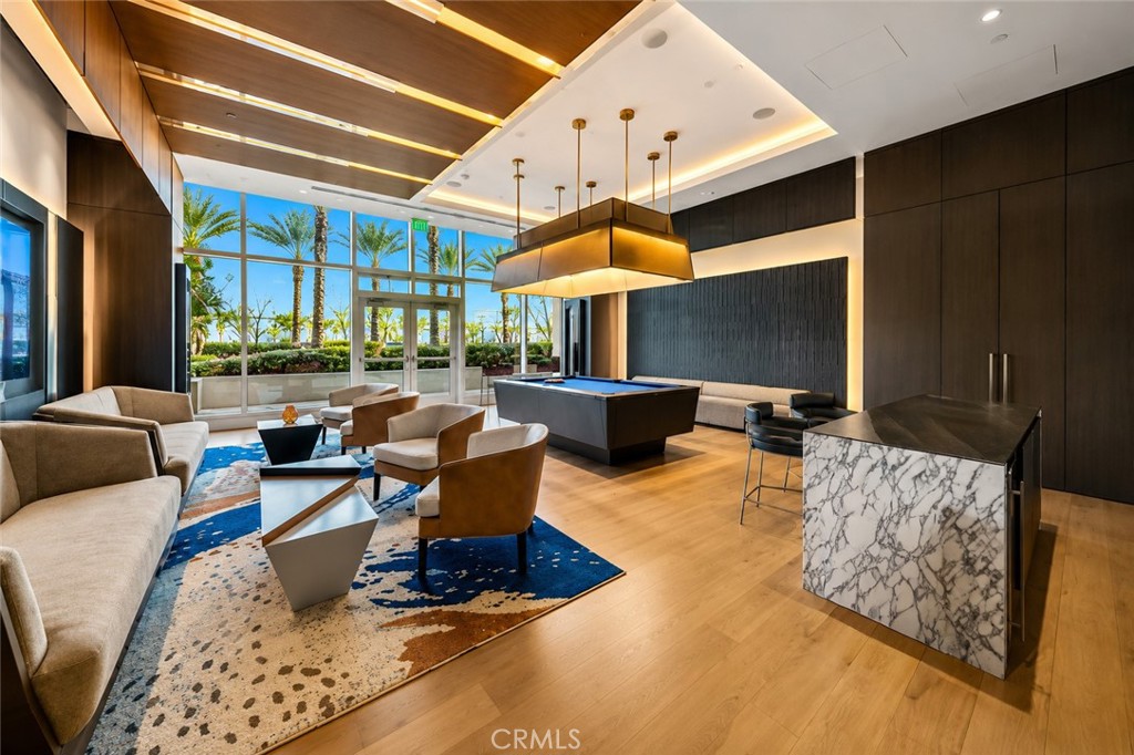 877 Francisco Street 1818