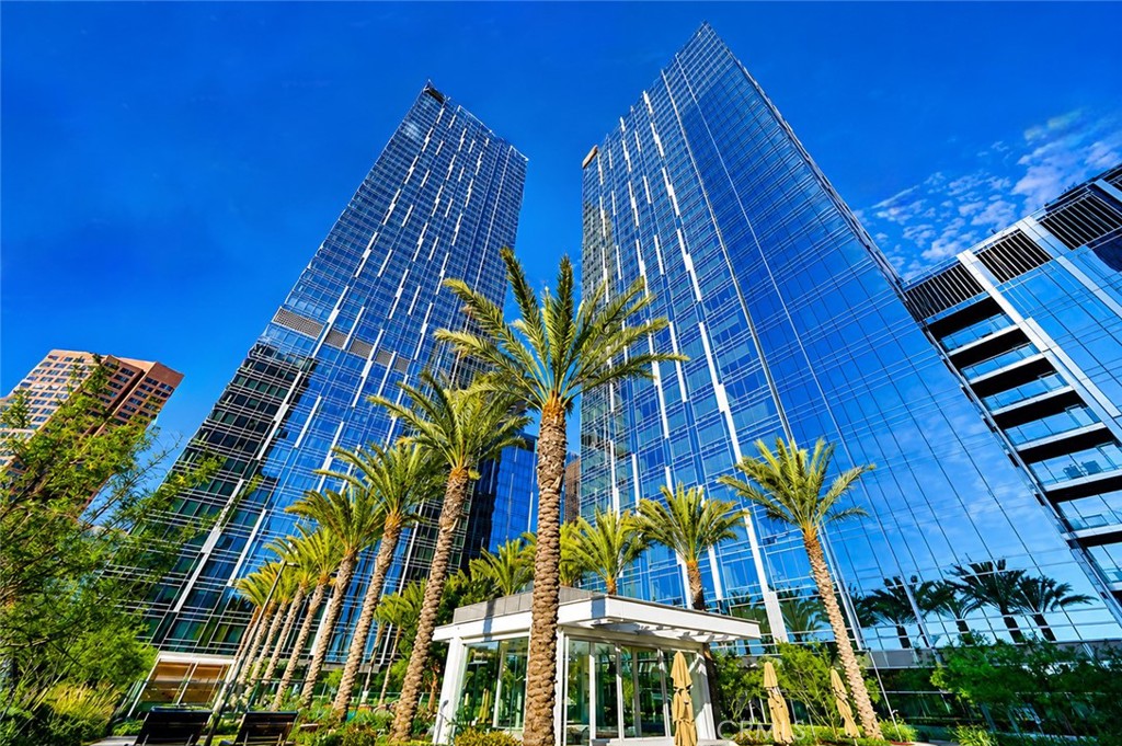 877 Francisco Street 1818
