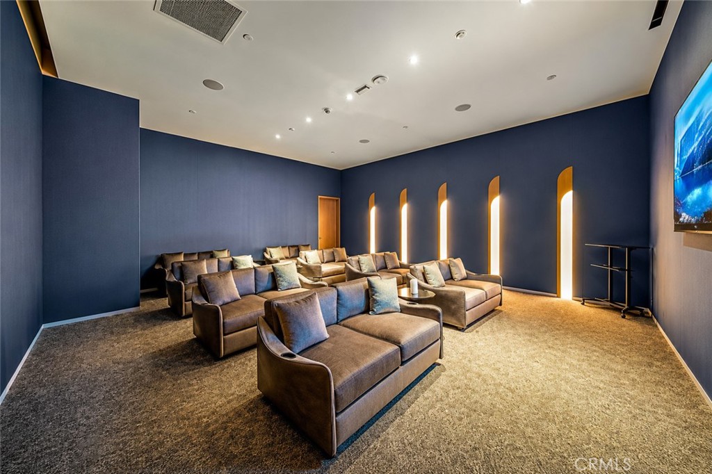 877 Francisco Street 1818