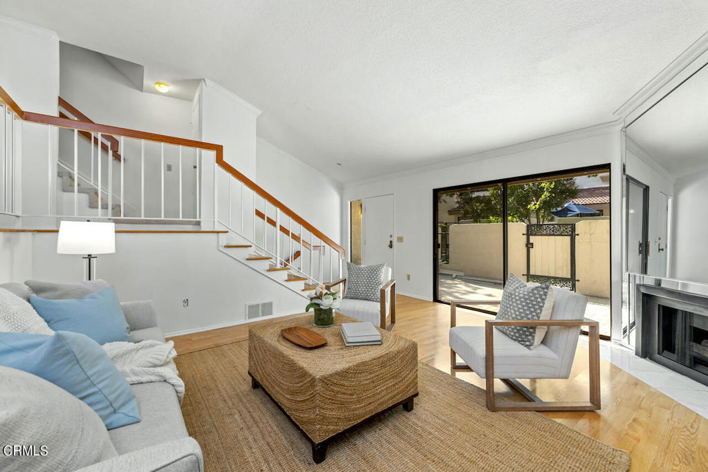 6027 Lindley Avenue 22