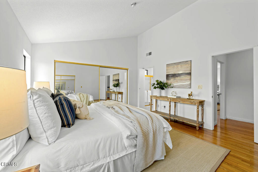 6027 Lindley Avenue 22