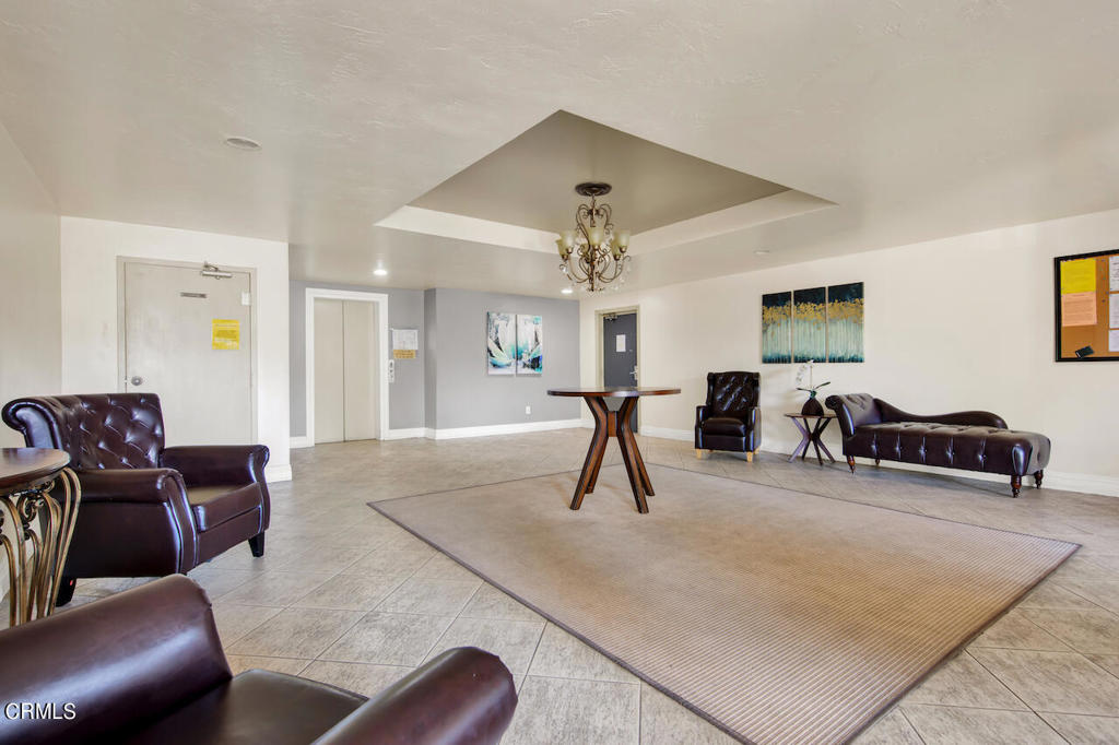 9960 Owensmouth Avenue 10