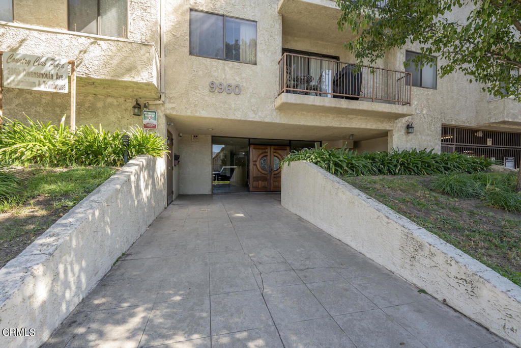 9960 Owensmouth Avenue 10