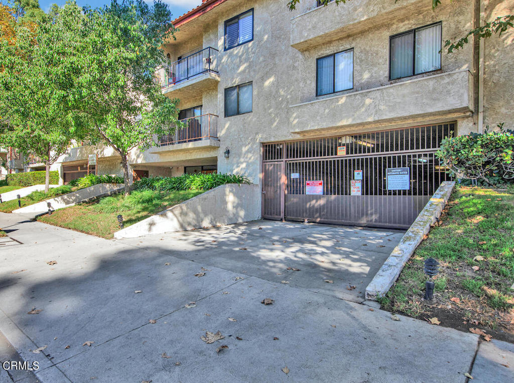 9960 Owensmouth Avenue 10