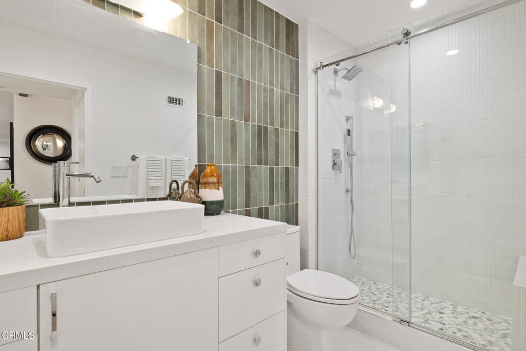 6704 Hillpark Dr 102