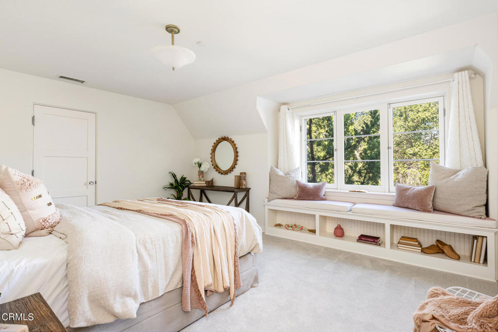 4033 Alta Vista Drive