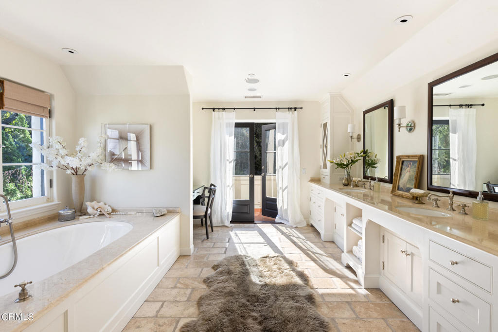 4033 Alta Vista Drive