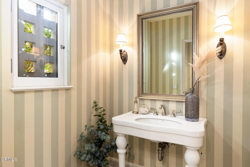 4033 Alta Vista Drive