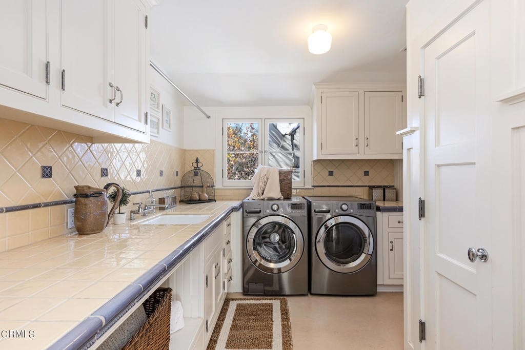 4033 Alta Vista Drive