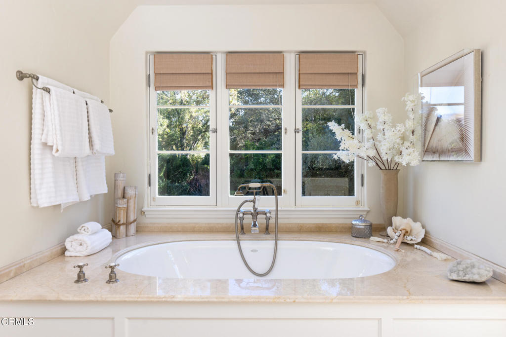 4033 Alta Vista Drive