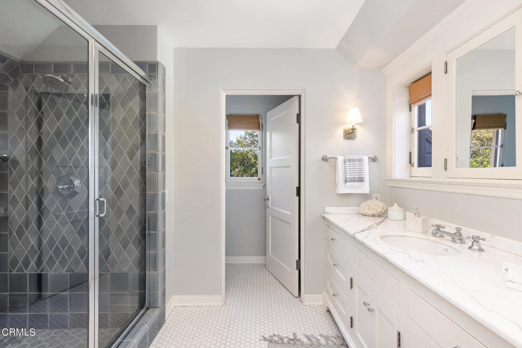 4033 Alta Vista Drive